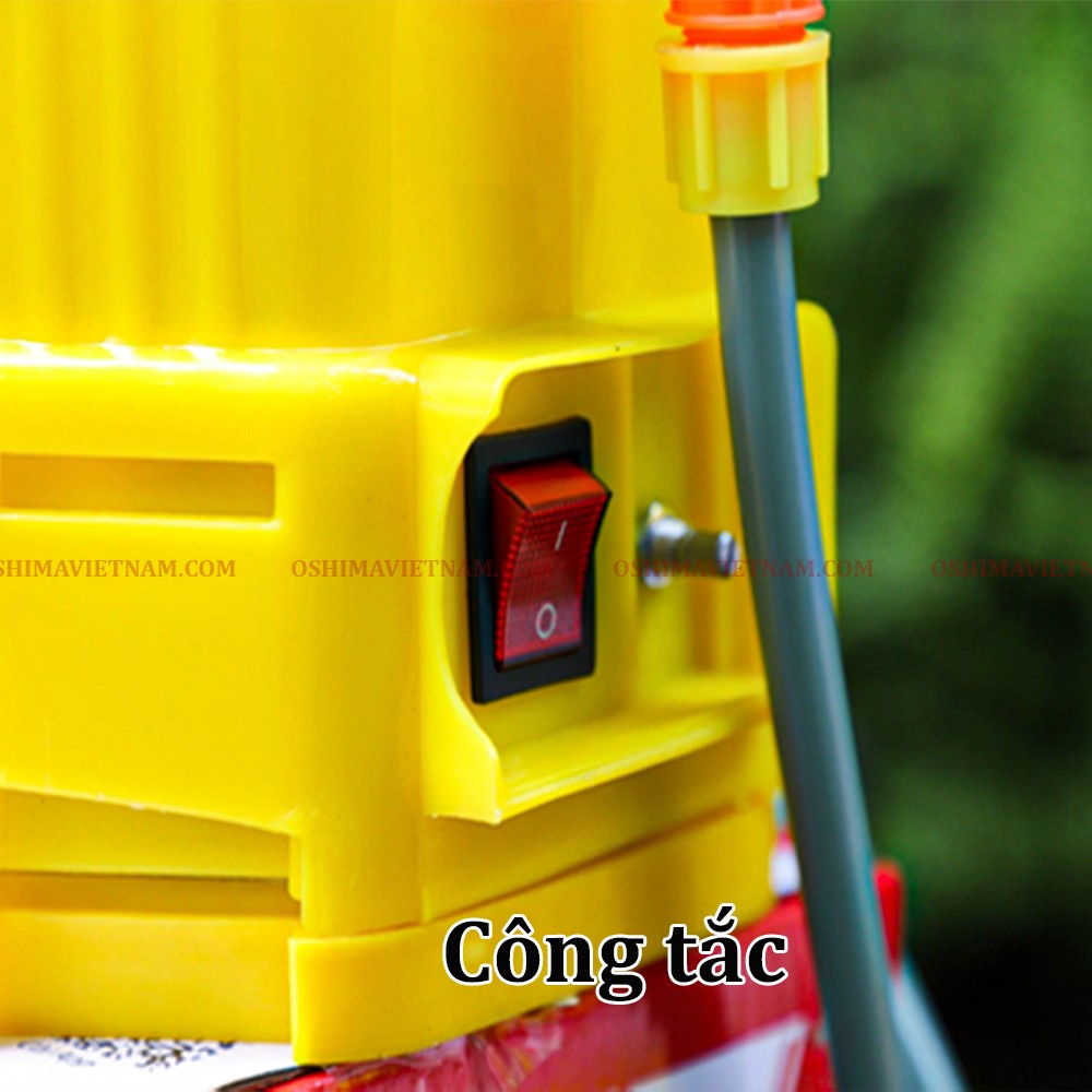 Bình xịt điện KCT 16 D được cải tiến thêm nút điều chỉnh áp lực nước vô cùng tiện lợi
